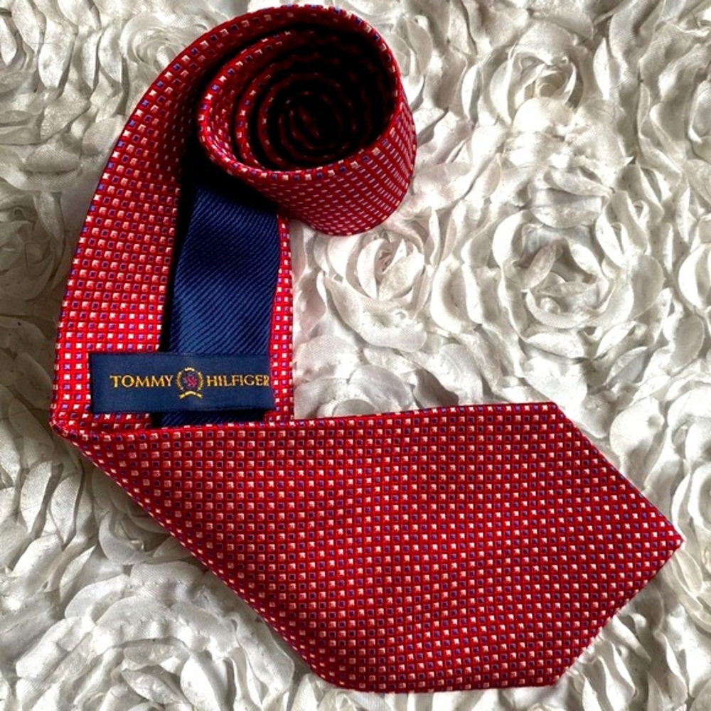 New Tommy Hilfiger polka dot silk tie